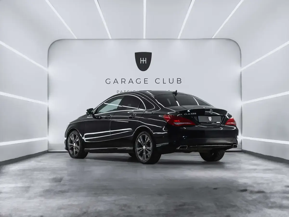 Occasion Mercedes CLA220 Urban 170 PK (125 kW) 2014 Zwart Sedan