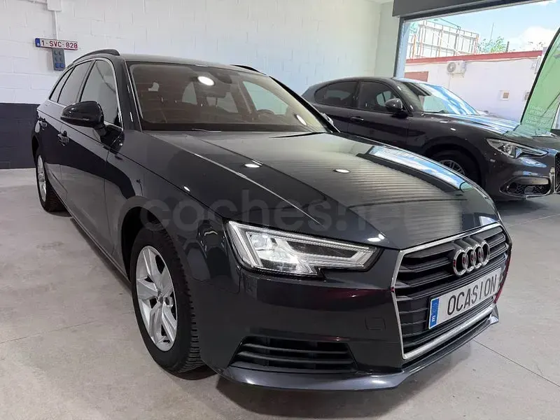 Usado Audi A4 Advanced Plus 170 CV (125 kW) 2019 Gris / plata Familiar