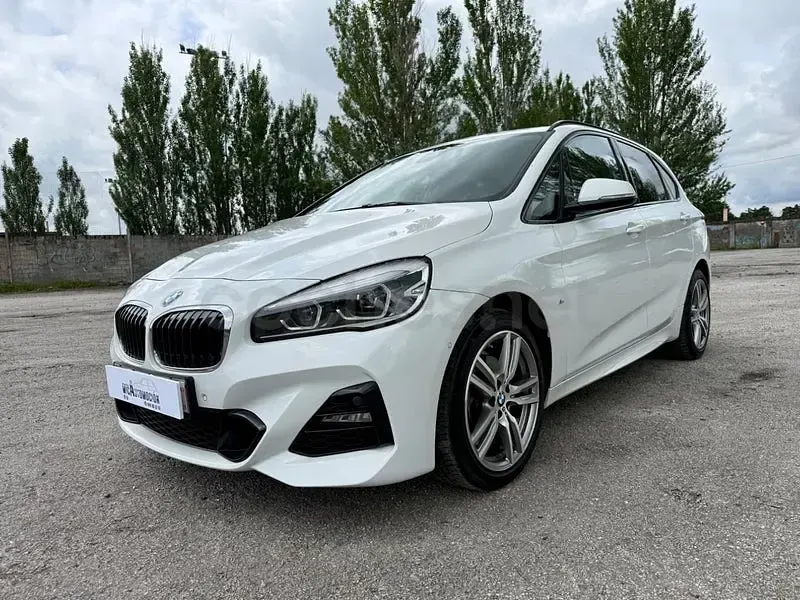 Usado BMW 218 Shadowline 150 CV (110 kW) 2018 Blanco Familiar