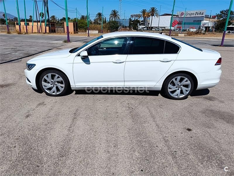 Blanco Usado 2017 VW Passat Advance Berlina | 15.850 € (Super precio) - Imagen 1/4