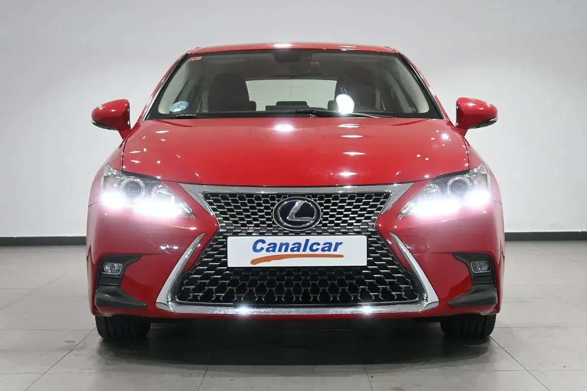 Usado Lexus CT200h Business Edition 136 CV (100 kW) 2019 Rojo