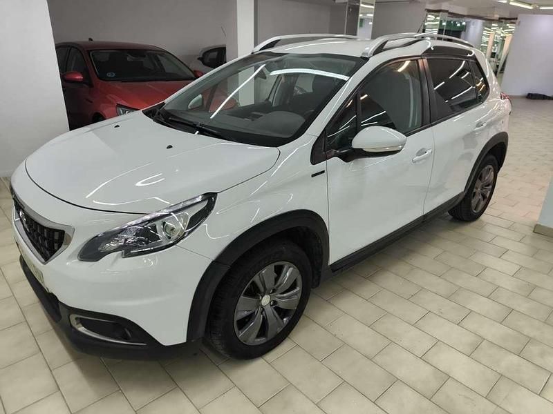 Usado Peugeot 2008 Signature Sky 110 CV (80 kW) 2019 SUV