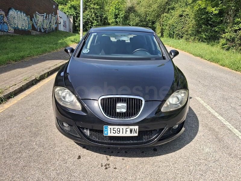 Usado Seat Leon Sport 105 CV (77 kW) 2007 Negro Utilitario
