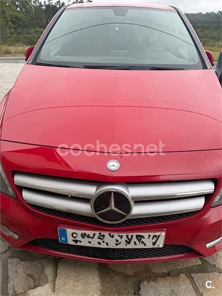 Rojo Usado 2014 Mercedes B180 Monovolumen | 11.000 € (Caro) - Imagen 1/4