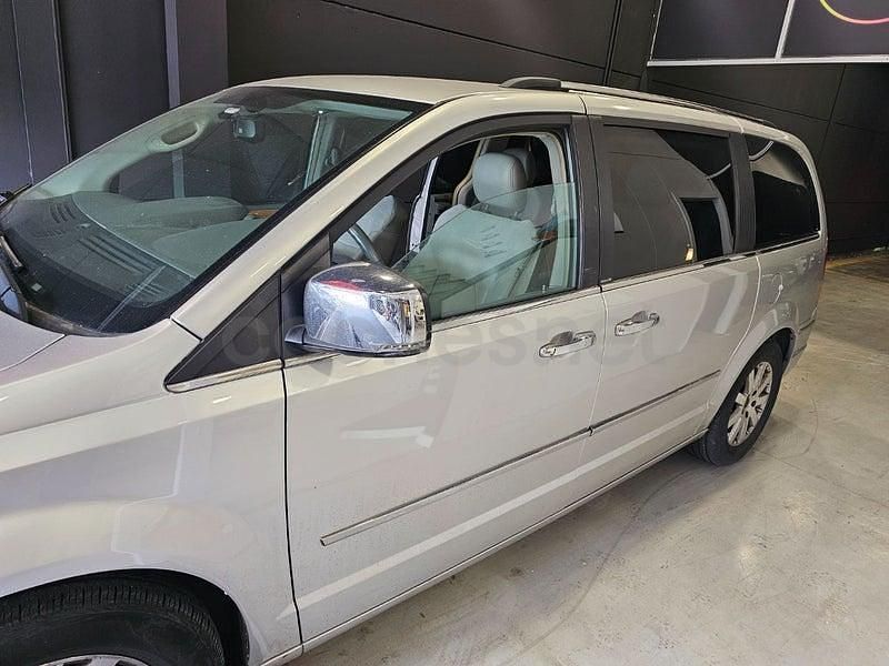 Usado Chrysler Grand Voyager Limited 163 CV (119 kW) 2010 Gris / plata Monovolumen