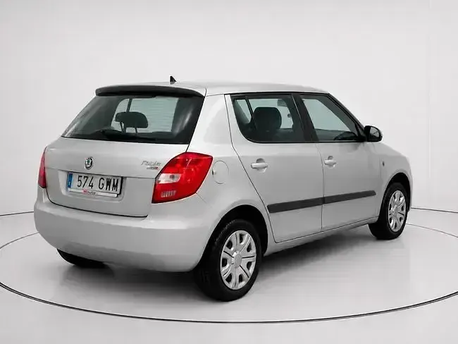 Usado Skoda Fabia 90 CV (66 kW) 2010 Beige Utilitario