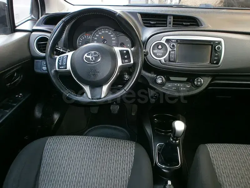 Usado Toyota Yaris Active 99 CV (72 kW) 2013 Blanco Utilitario