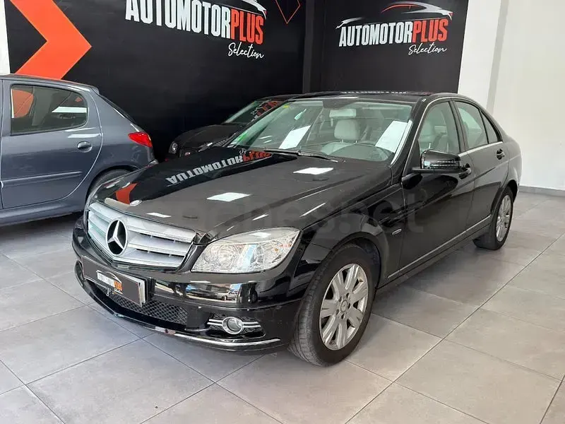 Usado Mercedes C180 Avantgarde 156 CV (114 kW) 2010 Negro Familiar