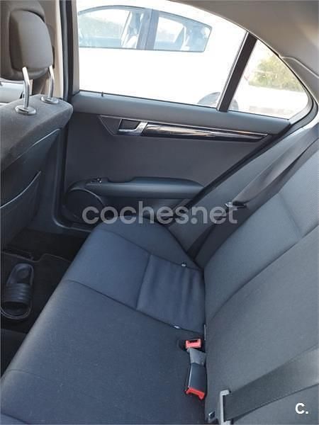 Usado Mercedes C200 136 CV (100 kW) 2008 Gris / plata Berlina
