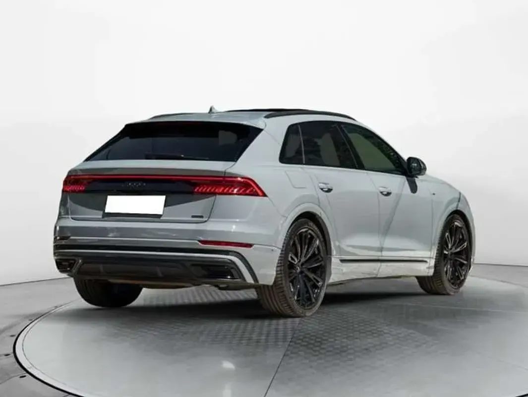 Usado Audi Q8 S-Line 286 CV (210 kW) 2023 Gris SUV