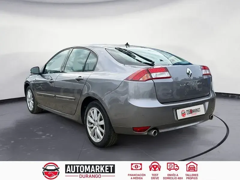 Usado Renault Laguna III Dynamique 130 CV (95 kW) 2011 Gris / plata Berlina