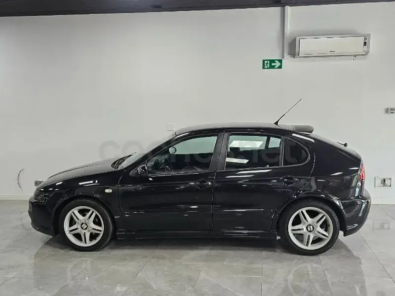 Usado Seat Leon FR 150 CV (110 kW) 2004 Negro Utilitario