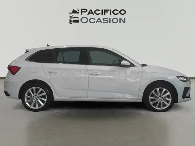 Usado Skoda Scala Selection 115 CV (84 kW) 2024 Blanco Utilitario