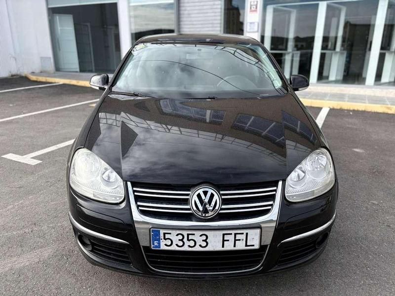 Usado VW Jetta Advance 140 CV (102 kW) 2007 Negro Berlina