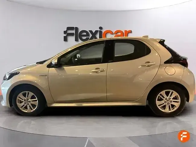 Używany Toyota Yaris Hybrid Business Edition 116 KM (85 kW) 2021 Szary
