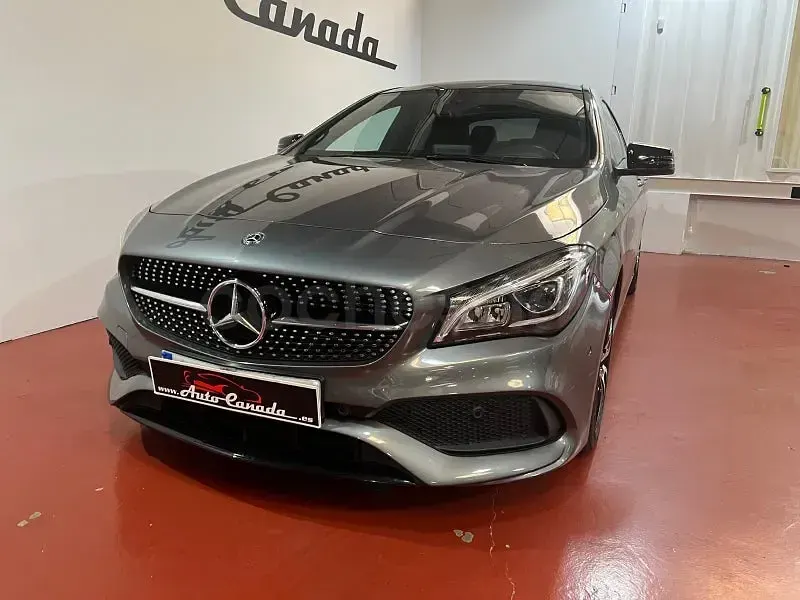 Usado Mercedes CLA200 156 CV (114 kW) 2018 Gris / plata Berlina