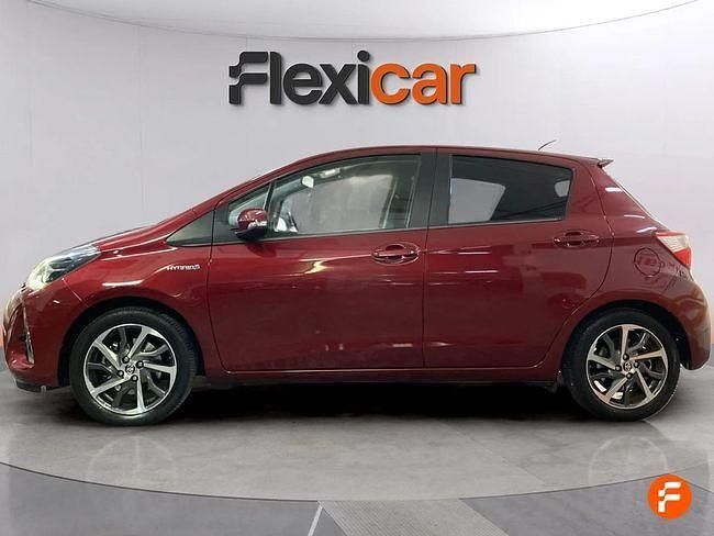 Usado Toyota Yaris Hybrid Plus 116 CV (85 kW) 2020 Rojo Berlina