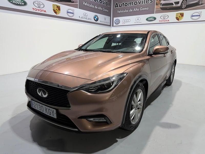 Usado Infiniti Q30 Premium 156 CV (114 kW) 2018 Gris / plata Berlina