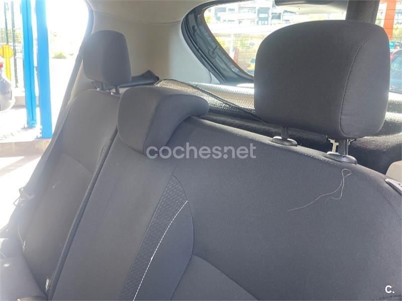 Usado Dacia Sandero Essentiel 73 CV (53 kW) 2019 Gris / plata Berlina