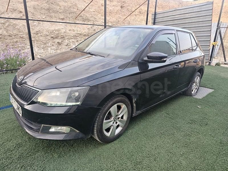 Usado Skoda Fabia 75 CV (55 kW) 2016 Negro Familiar