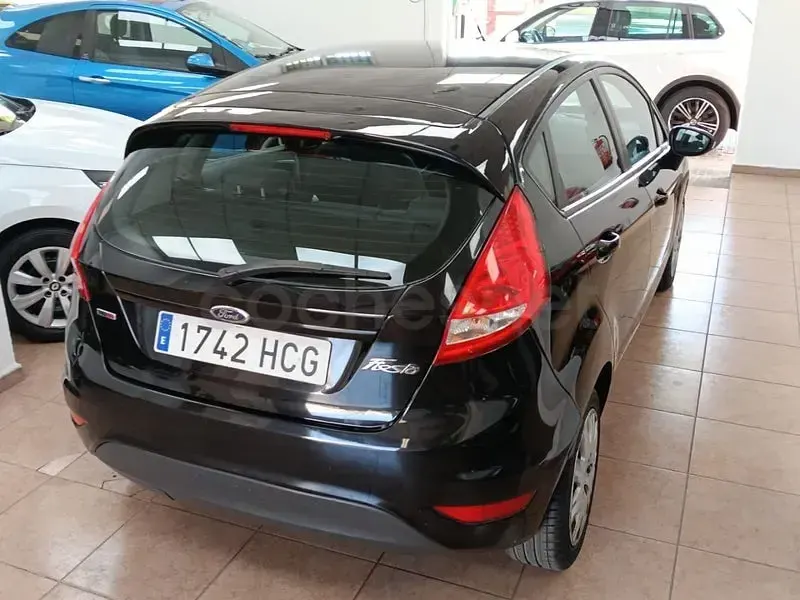 Usado Ford Fiesta Trend 75 CV (55 kW) 2012 Negro Berlina