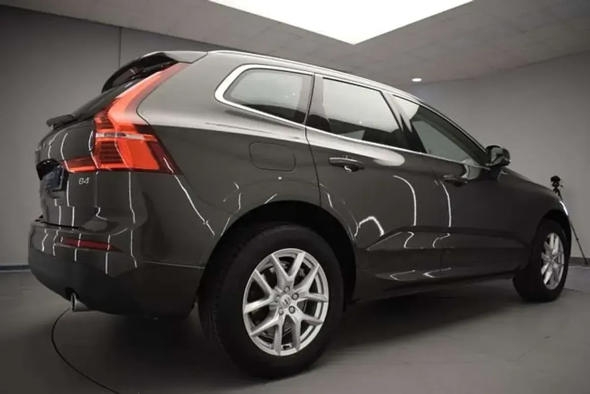 Usado Volvo XC60 Momentum 197 CV (144 kW) 2021 Gris SUV
