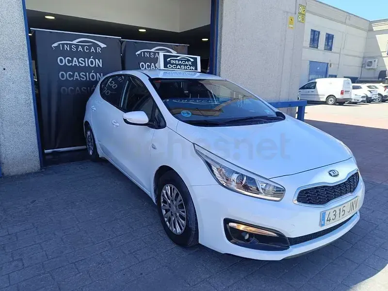 Usado Kia Ceed 100 CV (73 kW) 2016 Blanco Utilitario