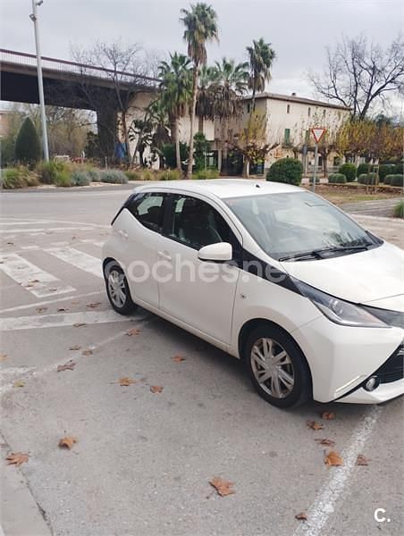 Blanco Usado 2017 Toyota Aygo X-play Utilitario | 8000 € (Buen precio) - Imagen 1/4