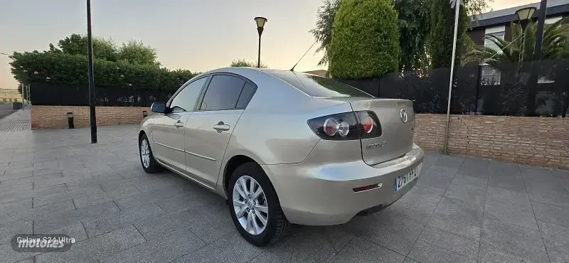 Usado Mazda 3 110 CV (80 kW) 2006 Beige Berlina