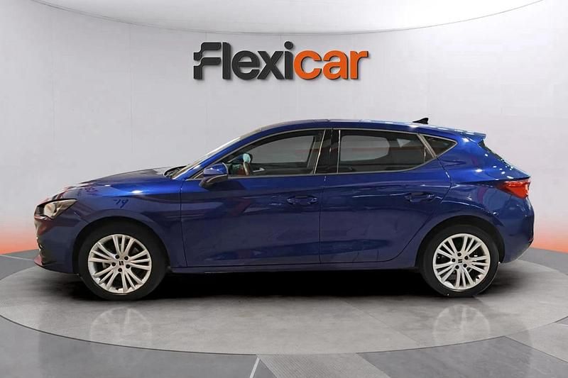 Usado Seat Leon Style 130 CV (95 kW) 2021 Azul Familiar
