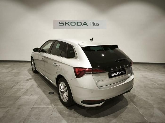 Gris plata Usado 2024 Skoda Scala Selection Utilitario | 19.900 € (Precio justo) - Imagen 1/4