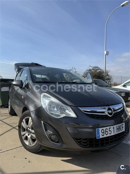 Gris / plata Usado 2012 Opel Corsa Selective Berlina | 3500 € (Precio justo) - Imagen 1/4