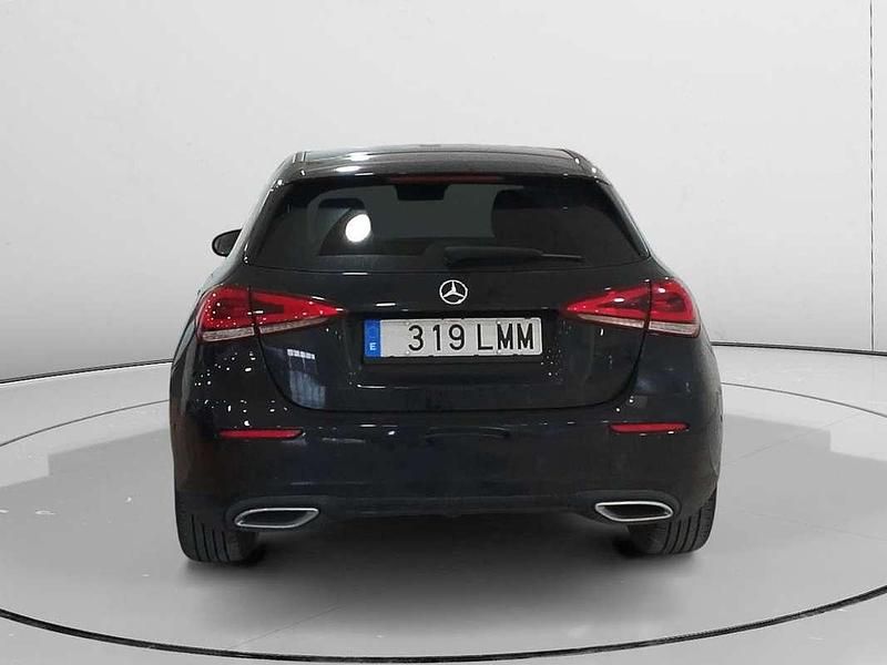 Usado Mercedes A180 116 CV (85 kW) 2021 Negro Utilitario