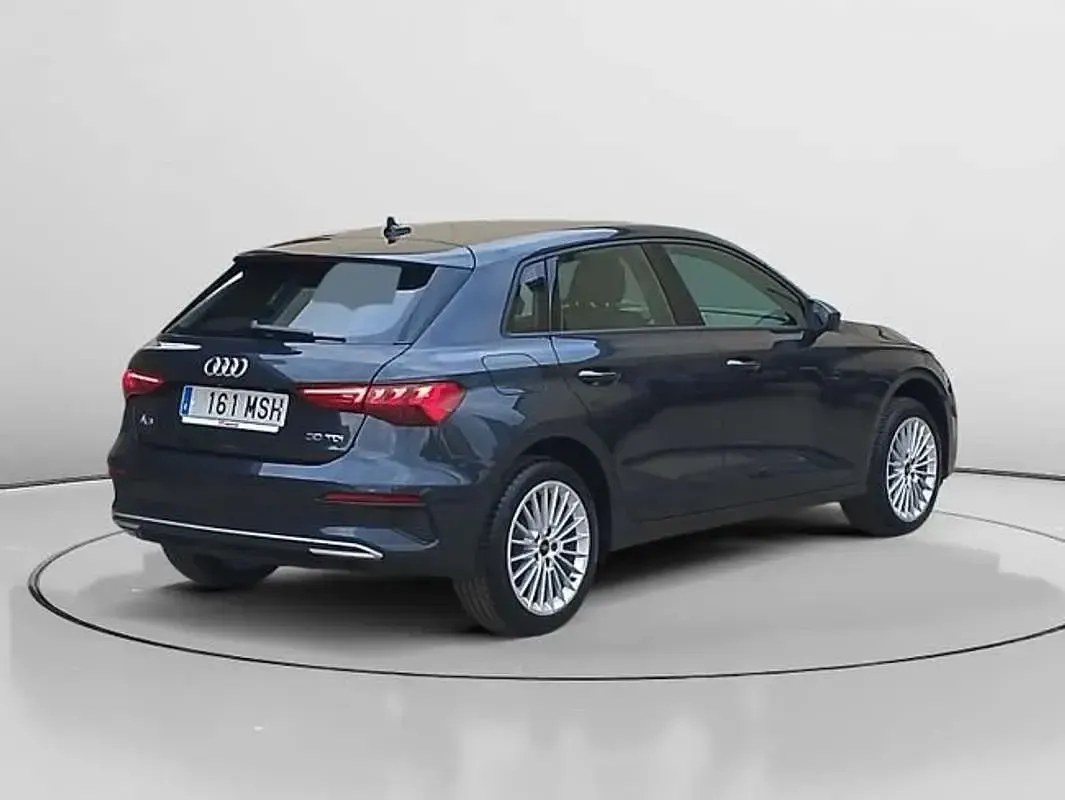 Usado Audi A3 Advanced Plus 116 CV (85 kW) 2024 Gris Utilitario
