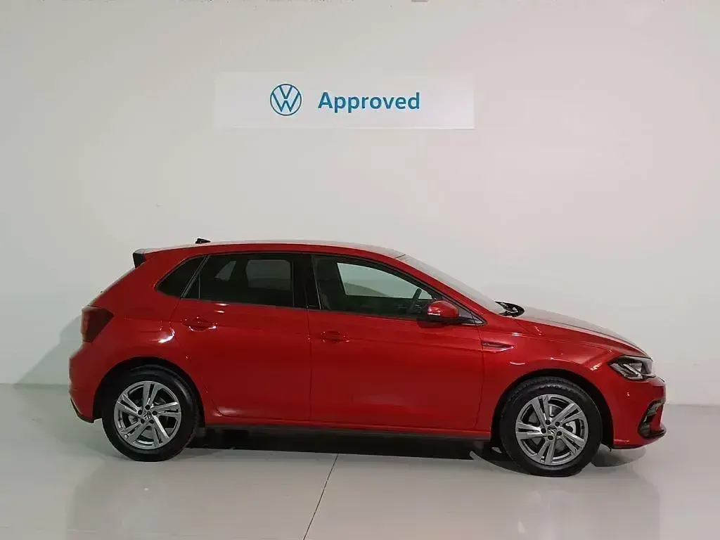 Usado VW Polo R-line 110 CV (80 kW) 2023 Rojo Utilitario