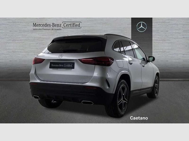 Usado Mercedes GLA250 218 CV (160 kW) 2024 Plateado SUV