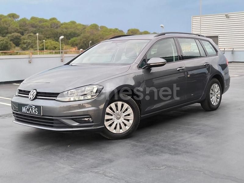 Gris / plata Usado 2017 VW Golf VII Advance Familiar | 12.500 € (Buen precio) - Imagen 1/4
