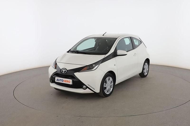 Blanco Usado 2015 Toyota Aygo X-play Utilitario | 9799 € (Precio justo) - Imagen 1/3