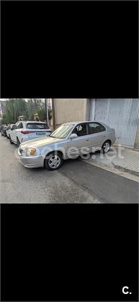 Usado Hyundai Accent GLS 105 CV (77 kW) 2003 Gris / plata Berlina