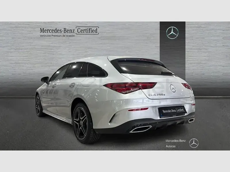 Usado Mercedes CLA250e Shooting Brake 218 CV (160 kW) 2023 Gris / plata Familiar