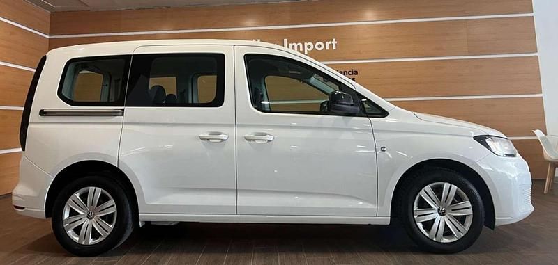 Usado VW Caddy 102 CV (75 kW) 2022 Blanco Monovolumen