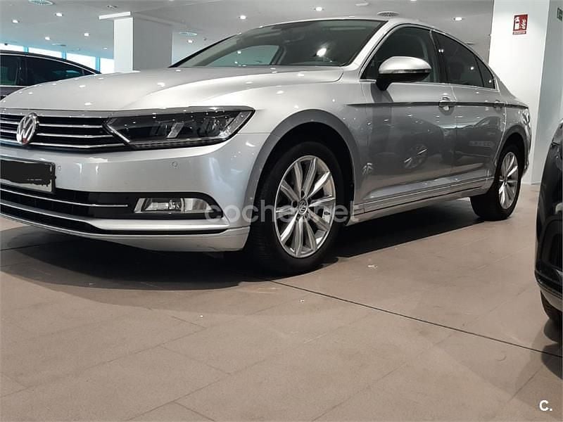 Gris / plata Usado 2017 VW Passat Advance Berlina | 13.200 € (Precio justo) - Imagen 1/4