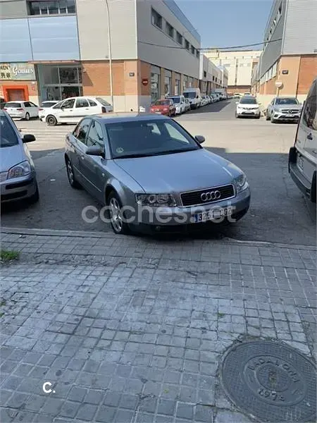 Usado Audi A4 150 CV (110 kW) 2003 Gris / plata Berlina