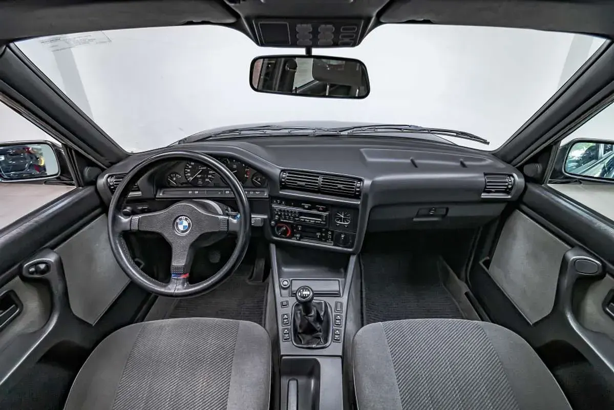 Usado BMW 320 Shadowline 129 HP (94 kW) 1989 Preto Sedan
