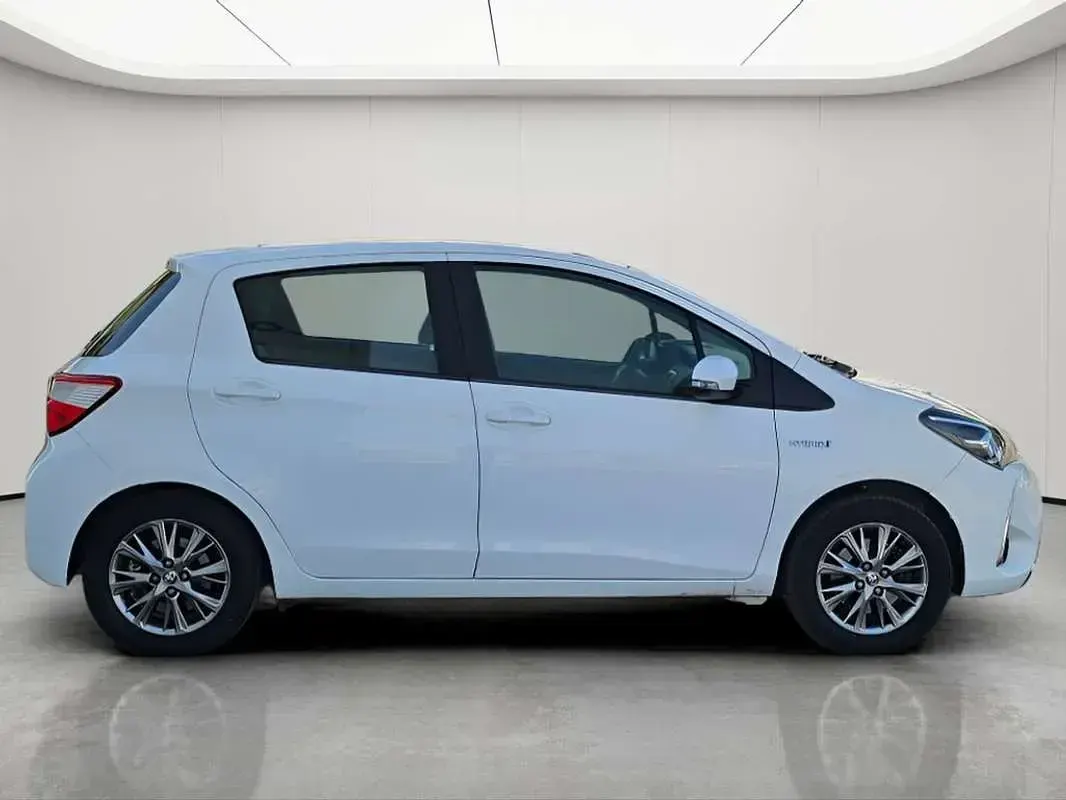 Usado Toyota Yaris Active 99 CV (72 kW) 2020 Blanco Utilitario