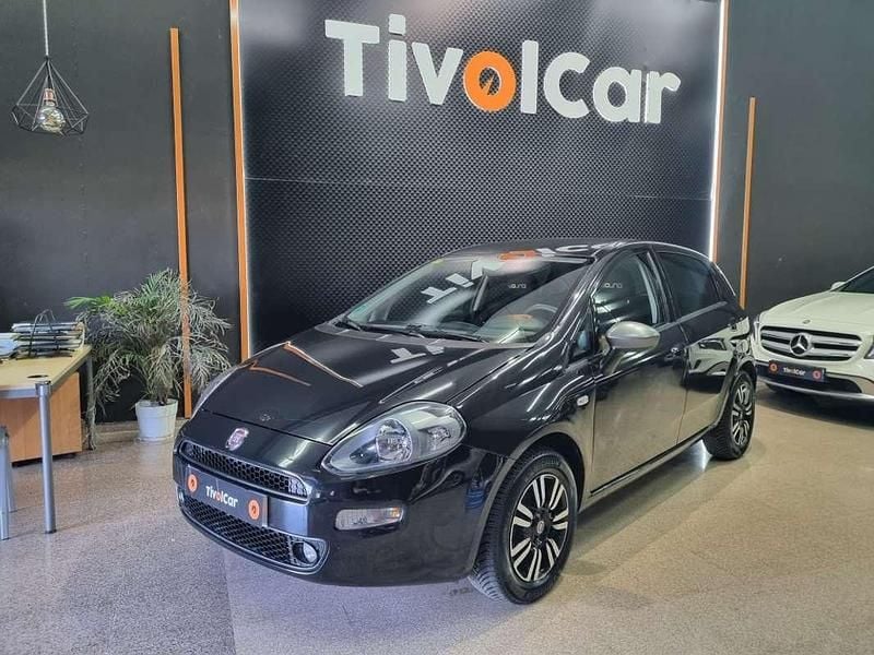 Usado Fiat Punto Young 67 CV (49 kW) 2015 Negro Utilitario