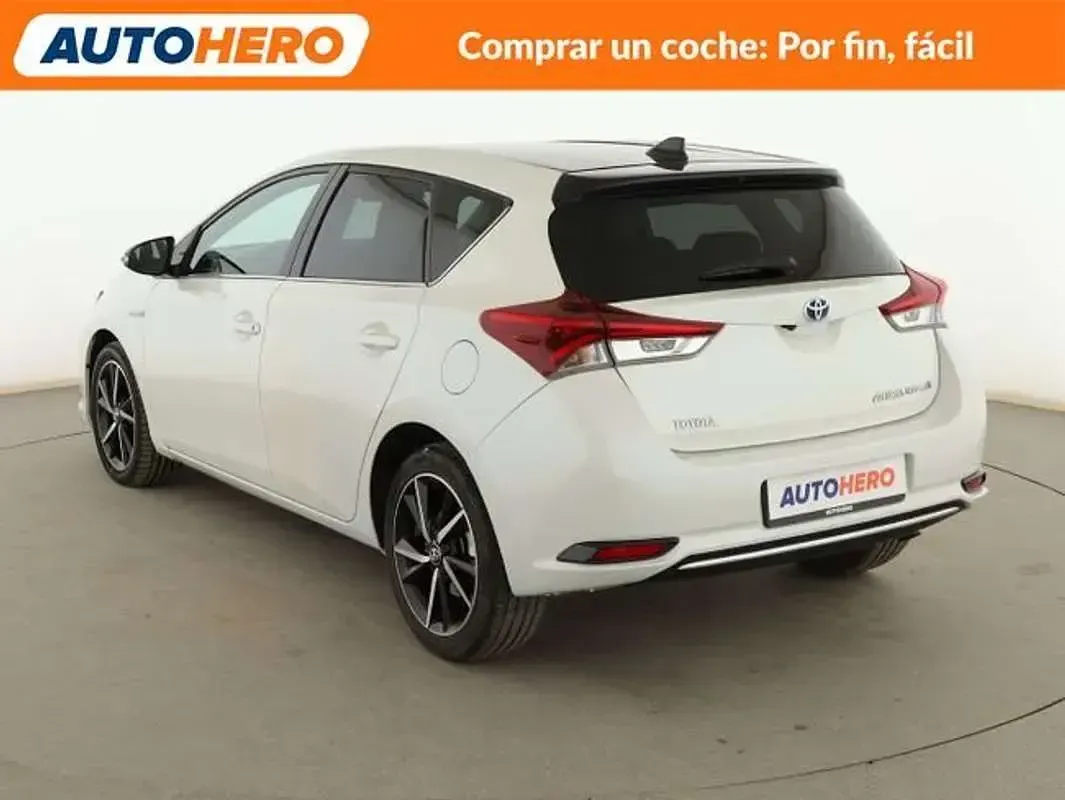 Usado Toyota Auris Hybrid 136 CV (100 kW) 2017 Blanco Utilitario