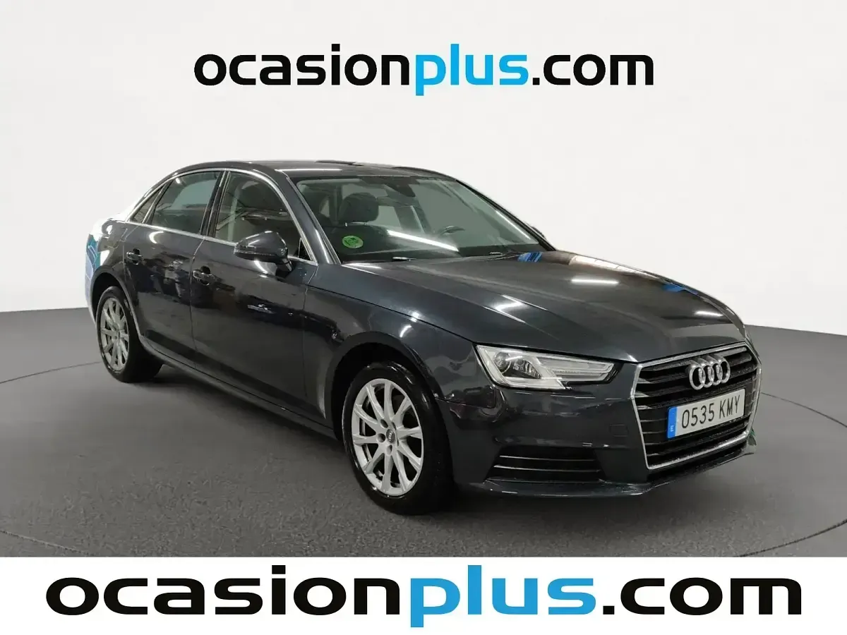 Usado Audi A4 Advanced 150 CV (110 kW) 2018 Gris / plata Berlina
