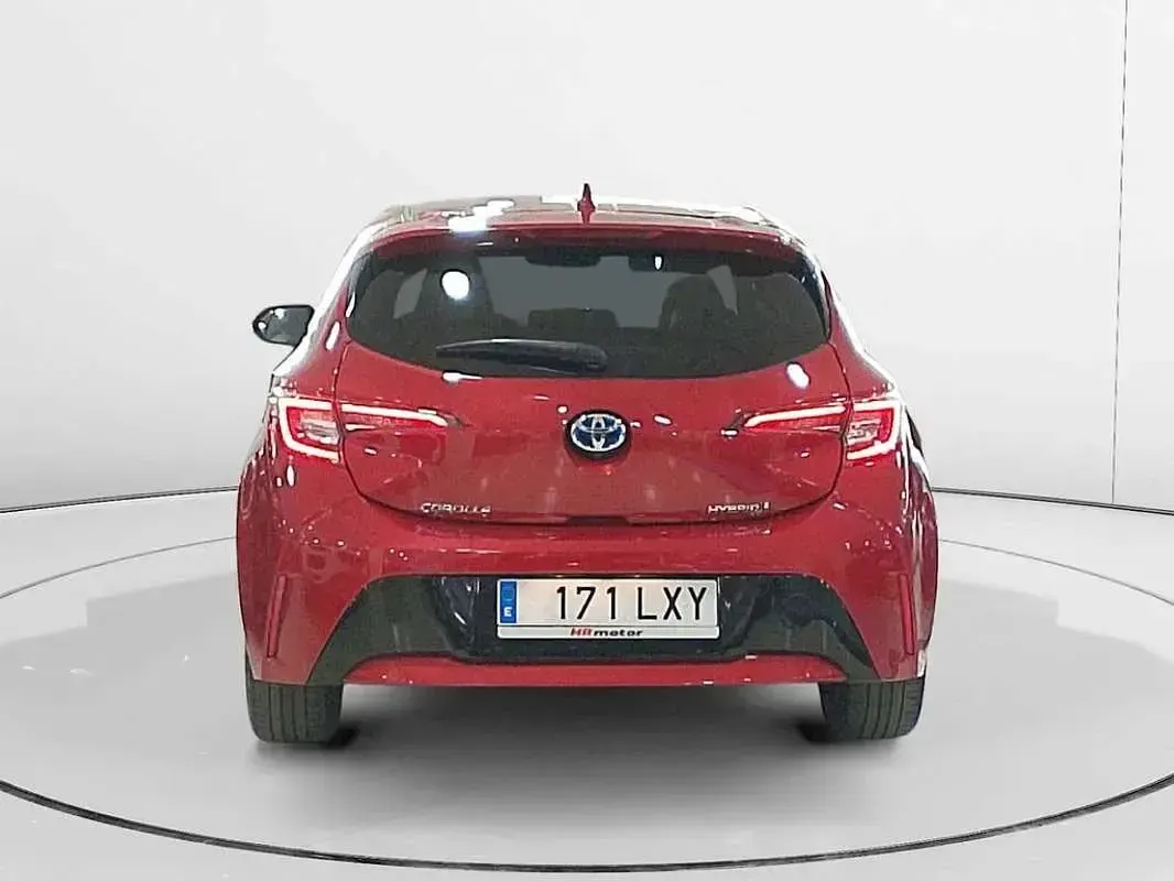 Usado Toyota Corolla Style 122 CV (89 kW) 2022 Rojo Utilitario