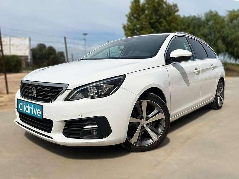 Usado Peugeot 308 SW Allure 120 CV (88 kW) 2018 Blanco Familiar